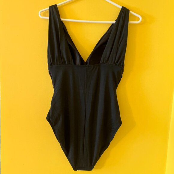 🌷 Flattering La Blanca Ruched Tummy Control Bathing Suit - Picture 3 of 7